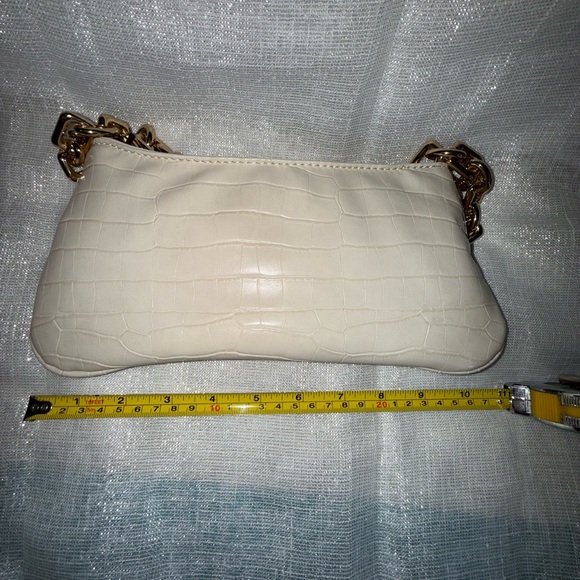 ZARA Elegant Cream Croc-Embossed Bag with Gold Chain - Picture 5 of 8